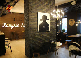 Декоративный искусственный камень на стенах в кафе "Ханума"
